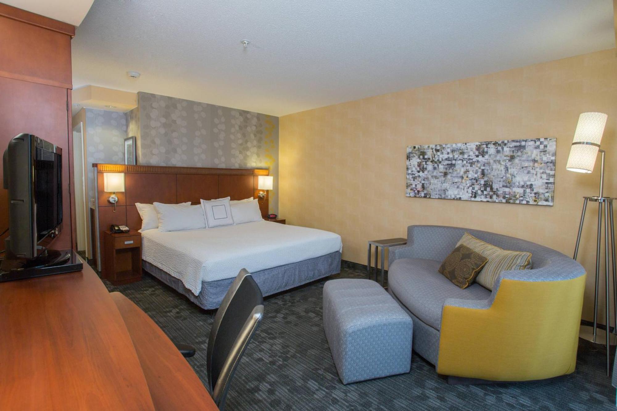 Courtyard Boston Raynham Hotel Eksteriør billede