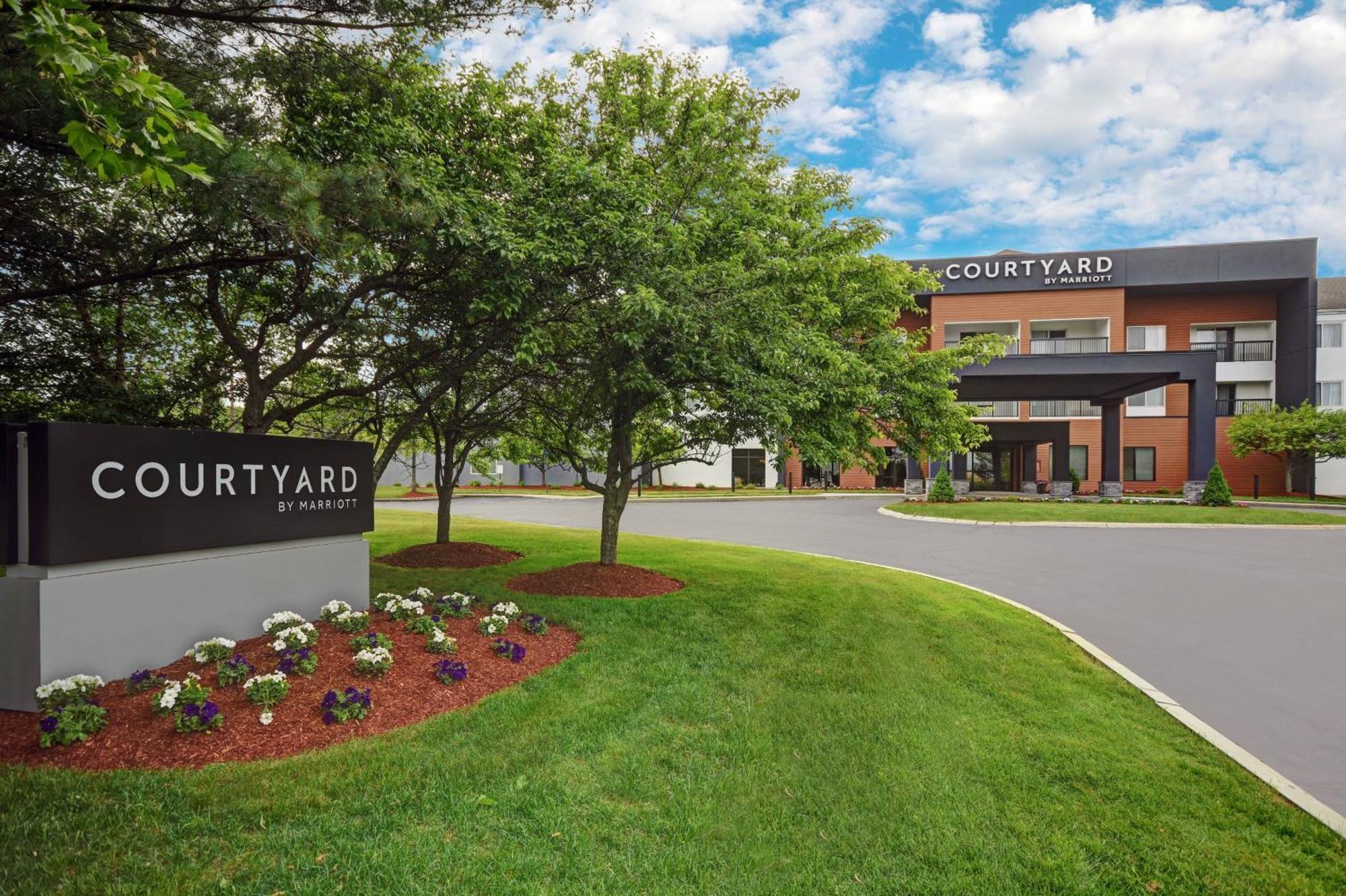 Courtyard Boston Raynham Hotel Eksteriør billede